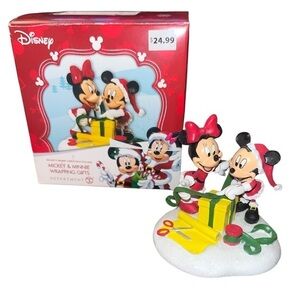 Disney Village Mickey & Minnie Wrapping Gifts  Dept.56